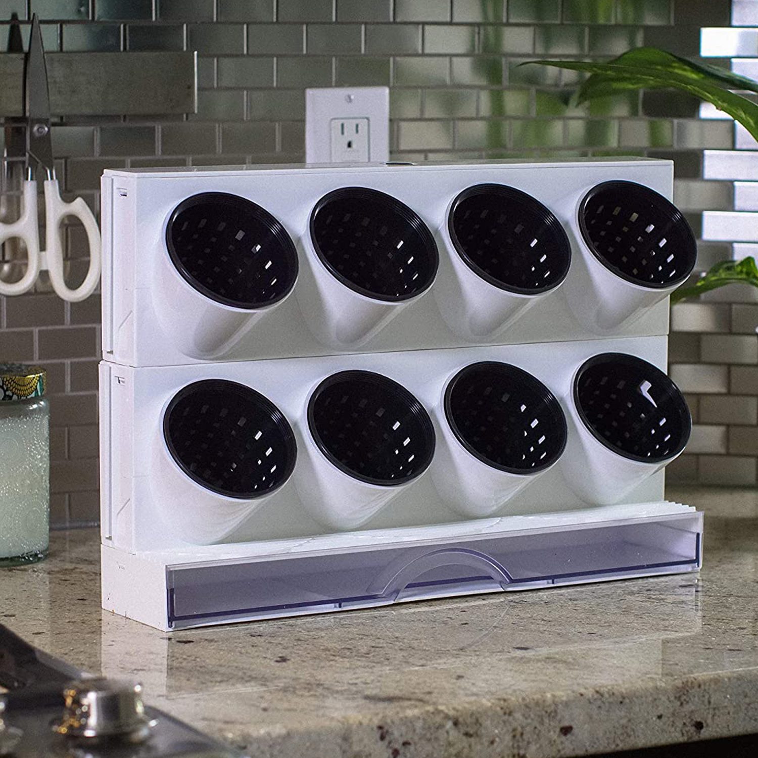 Mini huerto portátil con riego eficiente - Imagen 8